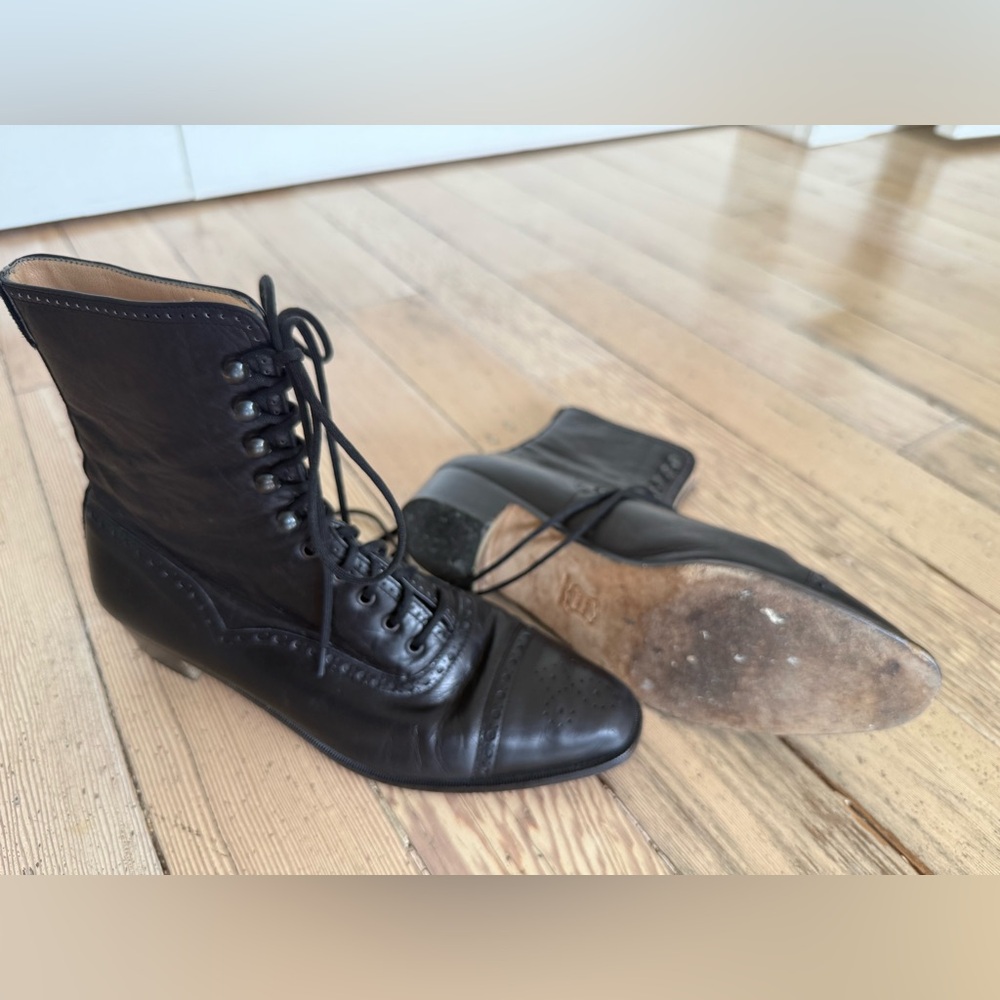 Manolo Blahnik spectator black lace up ankle boots 38.5 8/8.5
